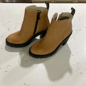 Dr. Martens used a 3 times great condition.